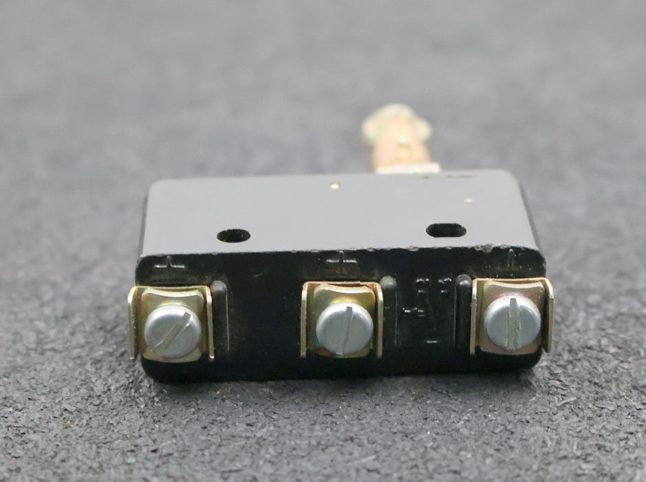 Bild des Artikels VEB-ROBOTRON-Gleichstrommikrotaster-Typ-B1.E1-IP40-Klemme-IP00-220V-12A