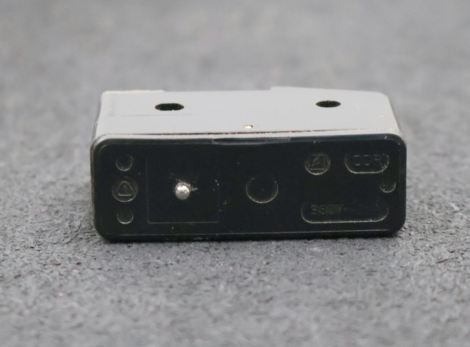 Bild des Artikels VEB-ROBOTRON-Gleichstrommikrotaster-Typ-A1-IP40-Klemme-IP00-380VAC-16A