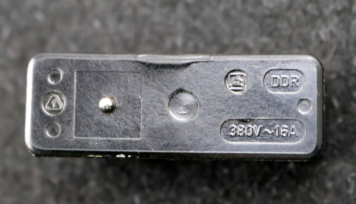 Bild des Artikels VEB-ROBOTRON-Gleichstrommikrotaster-Typ-A1-IP40-Klemme-IP00-380VAC-16A