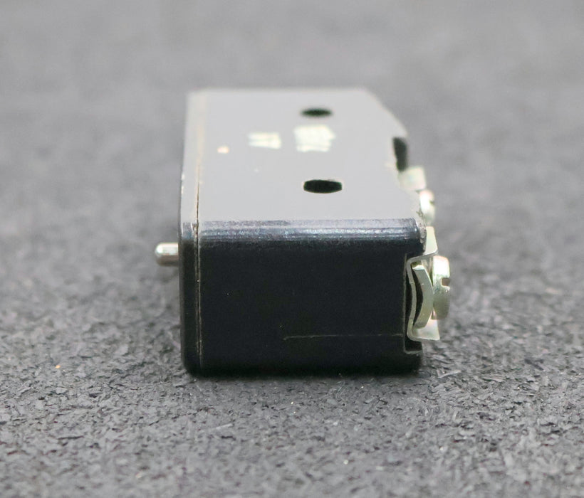 Bild des Artikels VEB-ROBOTRON-Gleichstrommikrotaster-Typ-A1-IP40-Klemme-IP00-380VAC-16A