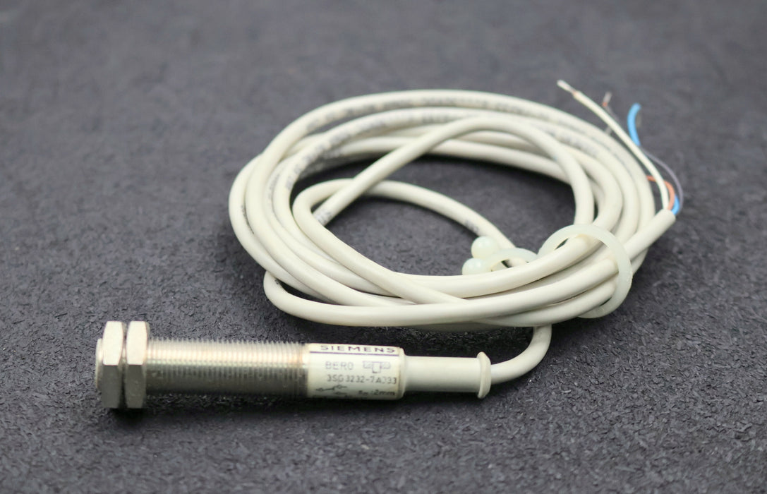 Bild des Artikels SIEMENS-induktiver-Naeherungsschalter-3SG3232-7AJ33-Nennschaltabstand-2mm-OVP