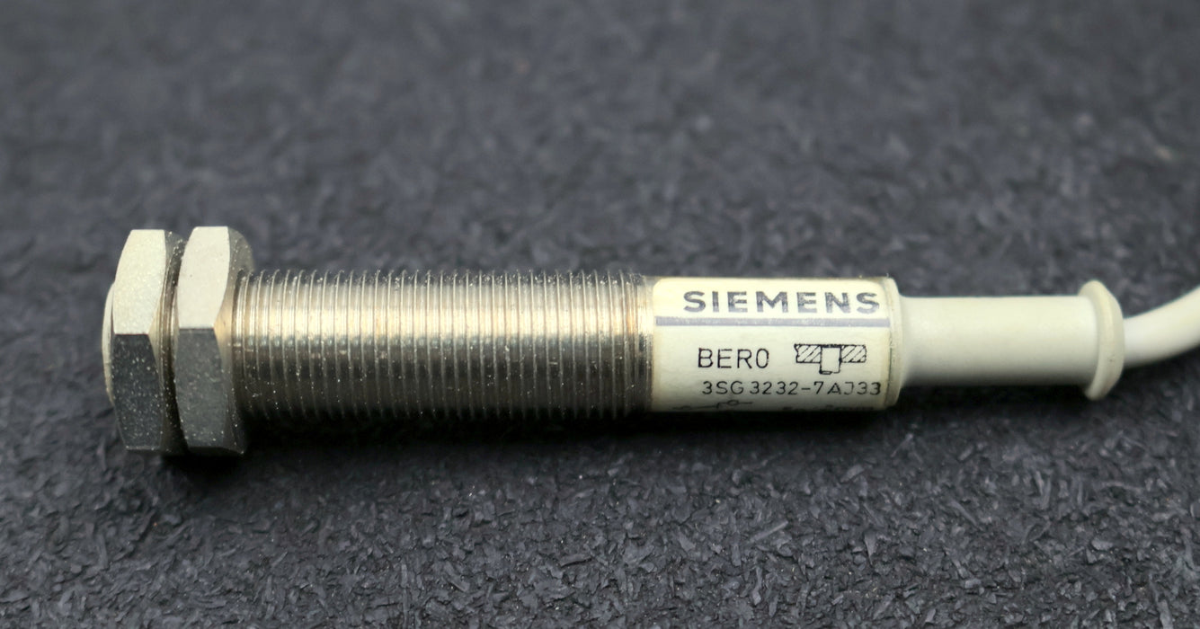Bild des Artikels SIEMENS-induktiver-Naeherungsschalter-3SG3232-7AJ33-Nennschaltabstand-2mm-OVP