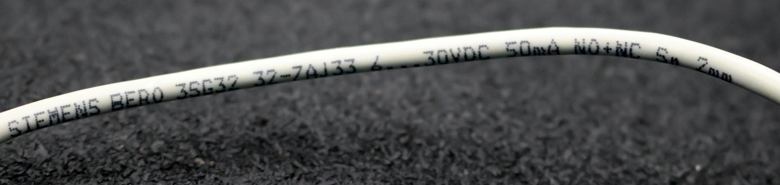 Bild des Artikels SIEMENS-induktiver-Naeherungsschalter-3SG3232-7AJ33-Nennschaltabstand-2mm-OVP