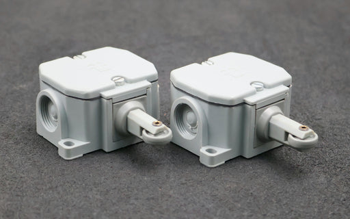 Bild des Artikels ROBOTRON-2x-Schaltkontakt-PWU-1R-500VAC-6A-unbenutzt