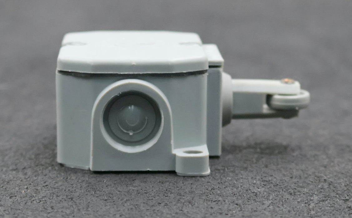 Bild des Artikels ROBOTRON-2x-Schaltkontakt-PWU-1R-500VAC-6A-unbenutzt