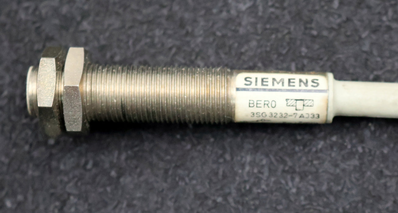 Bild des Artikels SIEMENS-induktiver-Naeherungsschalter-3SG3232-7AJ33-Nennschaltabstand-2mm