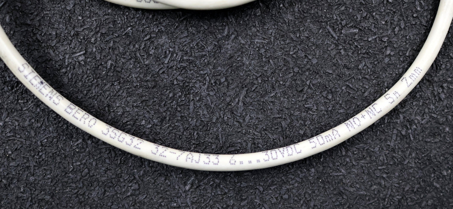 Bild des Artikels SIEMENS-induktiver-Naeherungsschalter-3SG3232-7AJ33-Nennschaltabstand-2mm