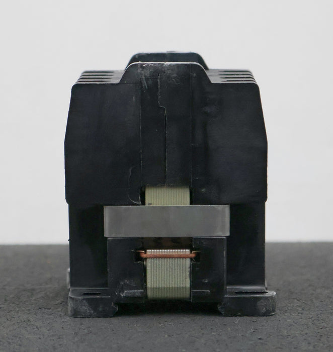 Bild des Artikels ISKRA-Leistungsschütz-K0-71E-20a-Spulenspannung-220V-50Hz-6A-380VAC-4A-500VAC