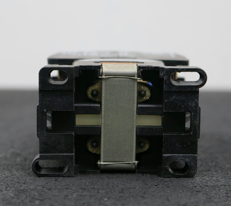 Bild des Artikels ISKRA-Leistungsschütz-K0-62E-20A-Spulenspannung-220V-60Hz-6A-380VAC-4A-500VAC