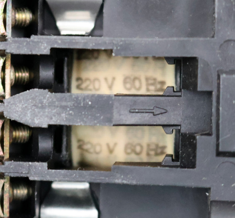 Bild des Artikels ISKRA-Leistungsschütz-K0-62E-20A-Spulenspannung-220V-60Hz-6A-380VAC-4A-500VAC