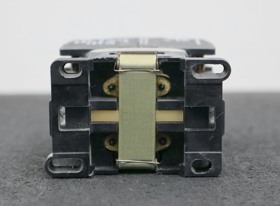 Bild des Artikels ISKRA-Leistungsschütz-K0-44E-20A-Spulenspannung-220V-50Hz-6A-380VAC-4A-500VAC