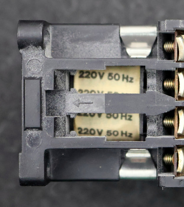 Bild des Artikels ISKRA-Leistungsschütz-K0-44E-20A-Spulenspannung-220V-50Hz-6A-380VAC-4A-500VAC