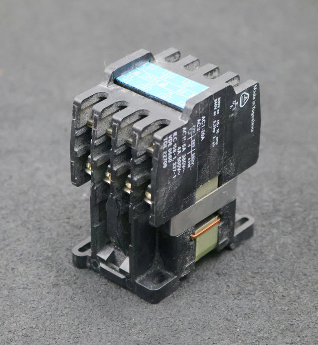 Bild des Artikels ISKRA-Leistungsschütz-K0-80E-20A-50Hz-6A-380VAC-4A-500VAC-Spulenspannung-220V