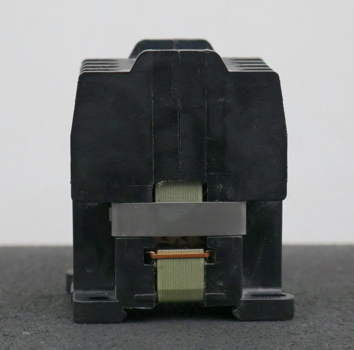 Bild des Artikels ISKRA-Leistungsschütz-K0-80E-20A-50Hz-6A-380VAC-4A-500VAC-Spulenspannung-220V