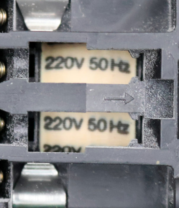 Bild des Artikels ISKRA-Leistungsschütz-K0-80E-20A-50Hz-6A-380VAC-4A-500VAC-Spulenspannung-220V