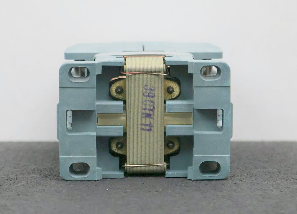 Bild des Artikels ISKRA-Leistungsschütz-K0-71-20a-Spulenspannung-110V-60Hz-6A-380VAC-4A-500VAC