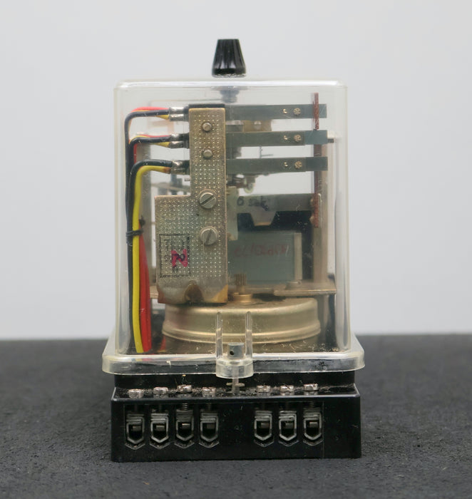Bild des Artikels EAW-DDR-Zeitrelais-RZw-PL-Nr-734158000-0,2-6min-220V-50Hz-RS801449-unbenutzt