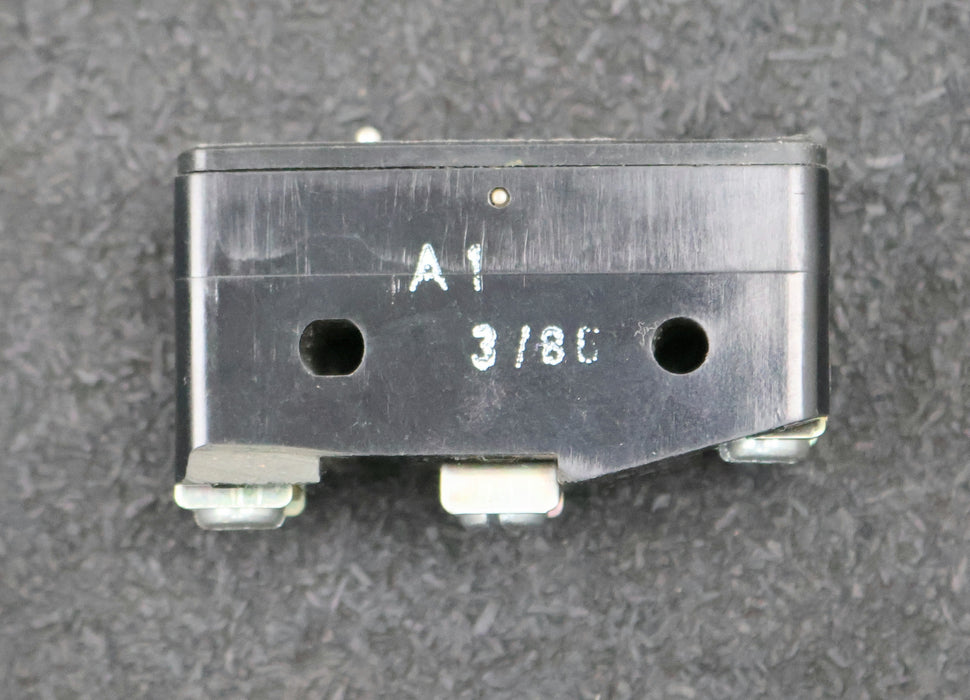 Bild des Artikels VEB-ROBOTRON-Mikroschalter-Typ-A1-380VAC-16A-IP40-Klemme-IP00-unbenutzt