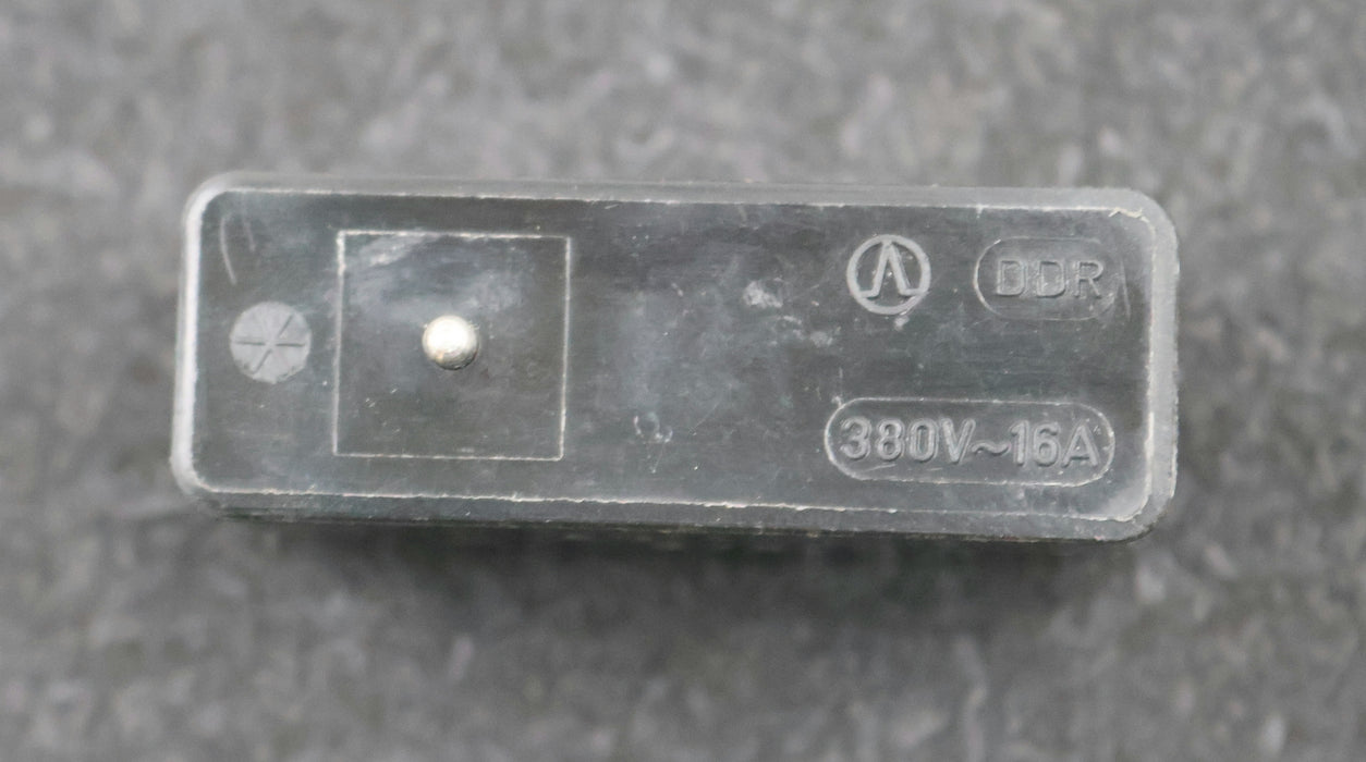 Bild des Artikels VEB-ROBOTRON-Mikroschalter-Typ-A1-380VAC-16A-IP40-Klemme-IP00-unbenutzt