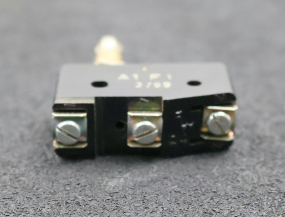 Bild des Artikels VEB-ROBOTRON-Gleichstrommikrotaster-Typ-A1.F1-380VAC-16A-IP40-Klemme-IP00