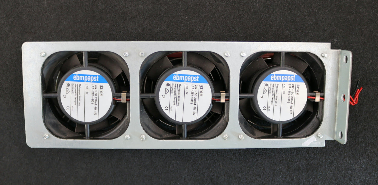 Bild des Artikels EBMPAPST-3x-Lüfter-auf-einer-Stahlschiene-Typ-8314-H-24VDC-250mA-6W
