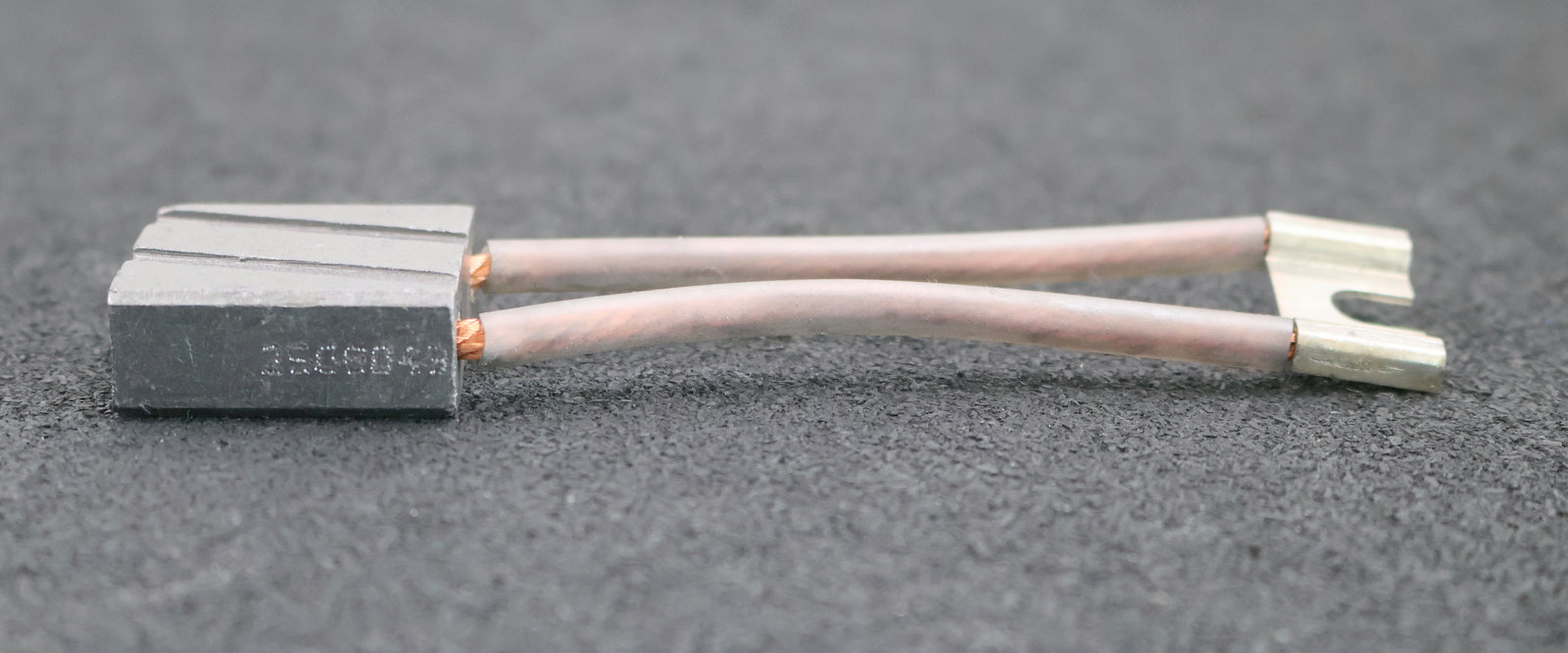 Bild des Artikels JULI-Kohlebürste-Blockkohlebürste-mit-zwei-Litzen-2506043