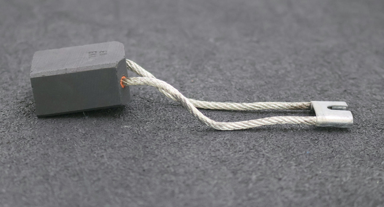 Bild des Artikels VEB-Kohlebürste-Blockkohlebürste-mit-zwei-Litzen-EKL-E8-Abmessungen-20x32x40mm