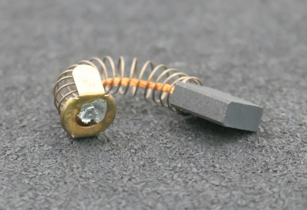 Bild des Artikels Kohlebürste-Blockkohlebürste-mit-einer-Litze-EG332-Abmessungen-6x13x17mm