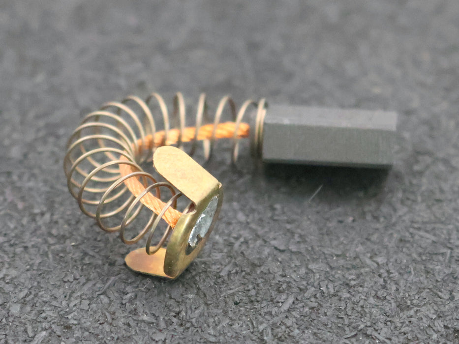 Bild des Artikels Kohlebürste-Blockkohlebürste-mit-einer-Litze-EG332-Abmessungen-6x13x17mm