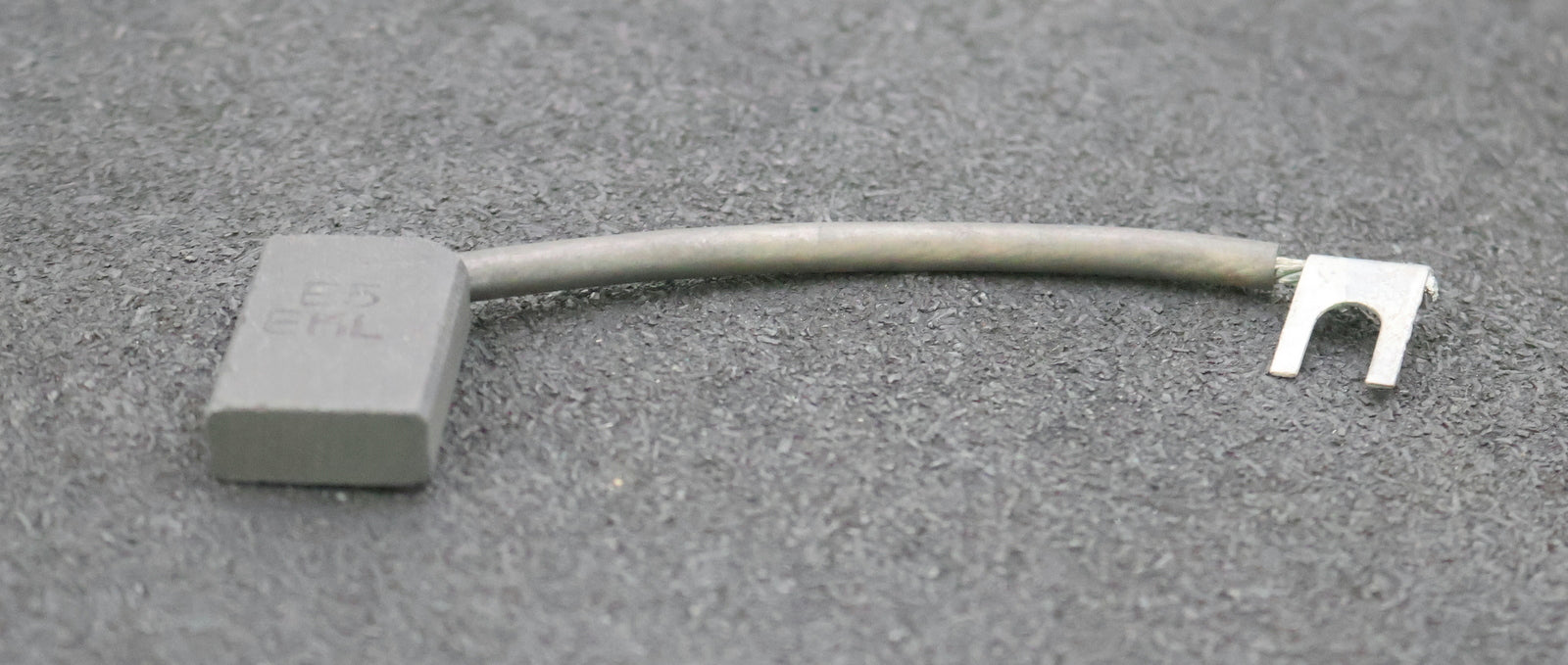Bild des Artikels Kohlebürste-Blockkohlebürste-mit-einer-Litze-EKL-E5-8x20x32mm-mit-Kabelschuh