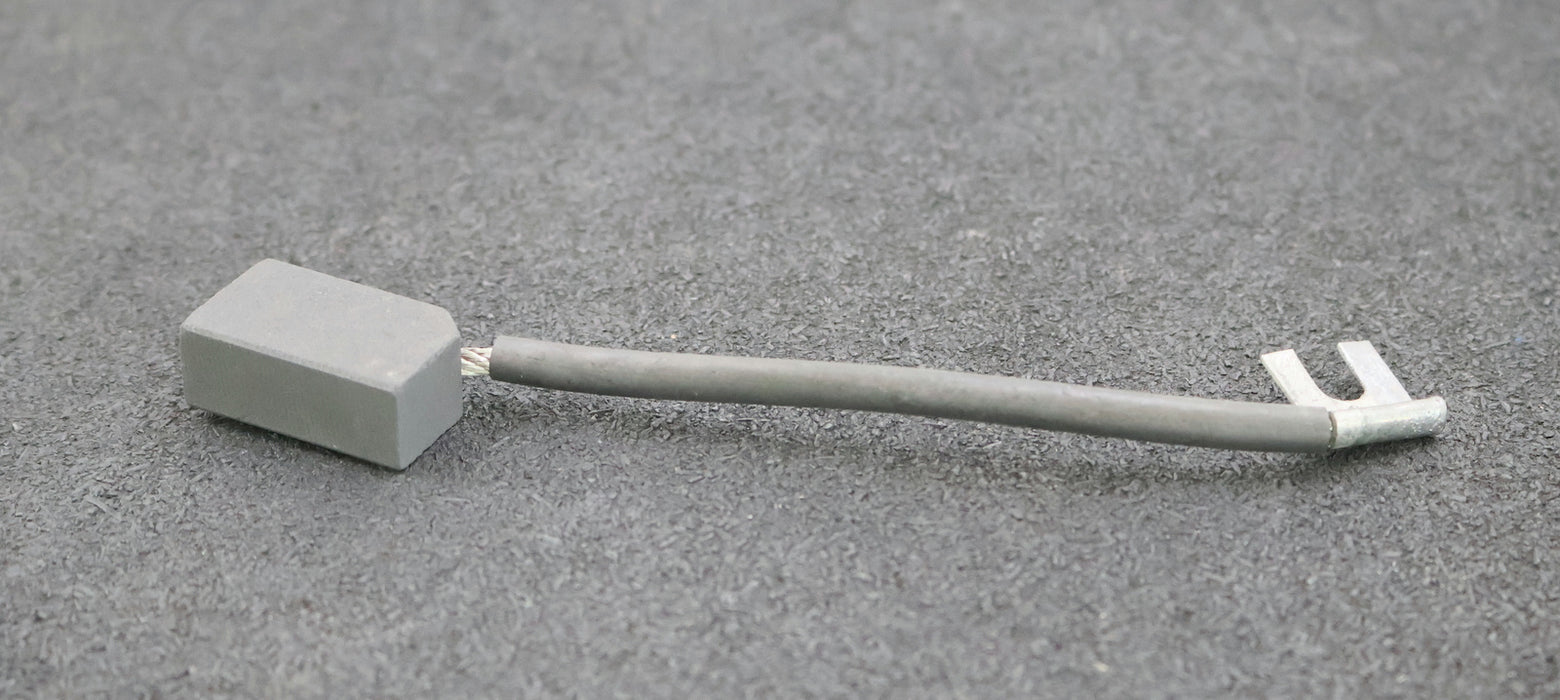 Bild des Artikels Kohlebürste-Blockkohlebürste-mit-einer-Litze-EKL-E5-Abmessungen-12,5x20x32mm