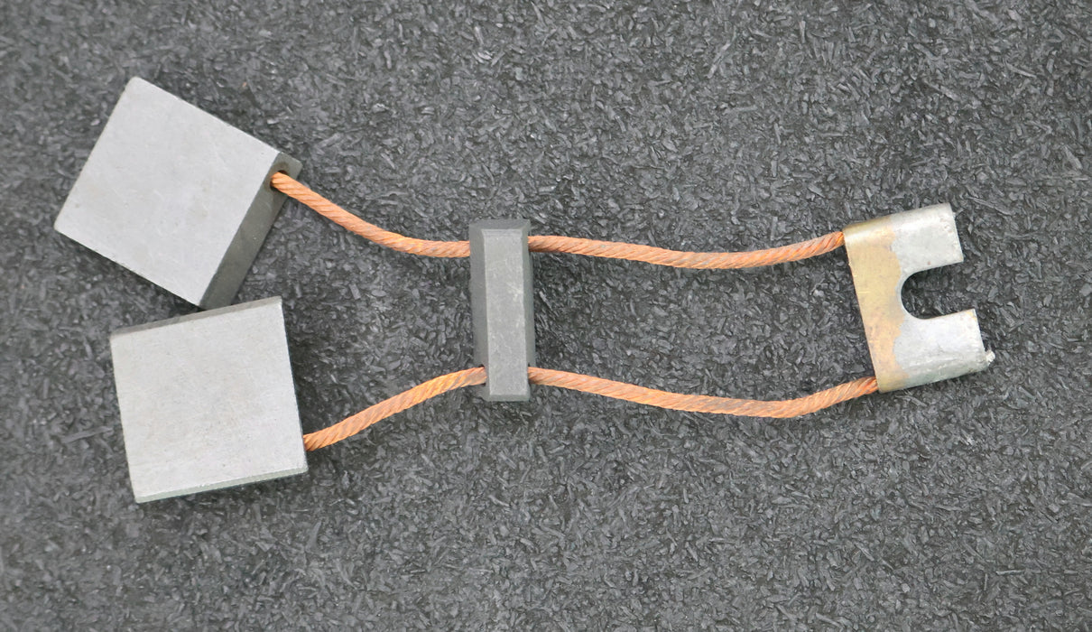 Bild des Artikels Kohlebürste-Montierte-Zwillingskohlebürste-mit-zwei-Litzen-EKL-F46-12,5x25x32mm