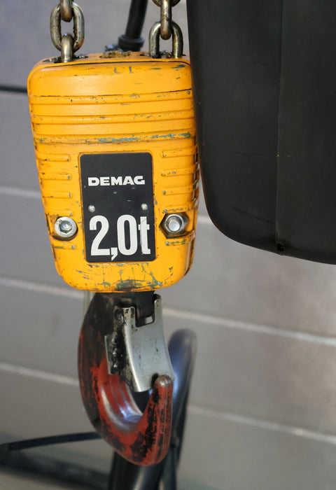 Bild des Artikels DEMAG-Elektrokettenzug-Typ-DKUN-10-1000-K-V1-F4-Tragfähigkeit-2/1:-2t-überprüft