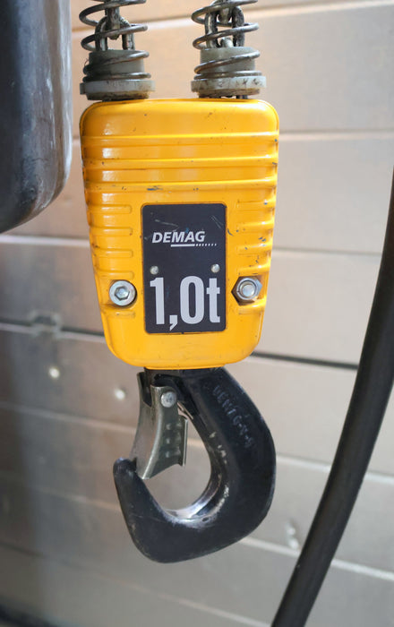 Bild des Artikels DEMAG-Elektrokettenzug-Typ-DKUN-10-500-K-V3-F6-Tragfähigkeit-1/1:-0,5t-überprüft