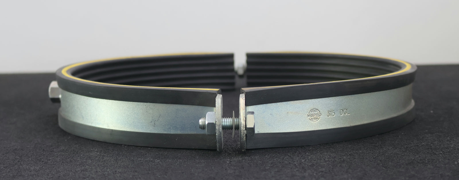 Bild des Artikels MUPRO-Rohrschelle-315DGL-mit-Schaldämmung-unbenutzt