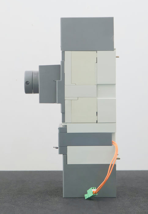 Bild des Artikels ABB-Leistungsschalter-T3N-250-Ue=-690V-Ui=-800V-Uimp=-6kV---Abdeckleiste-defekt