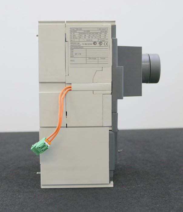 Bild des Artikels ABB-Leistungsschalter-T3N-250-Ue=-690V-Ui=-800V-Uimp=-6kV-Ue=-110…500V-225A