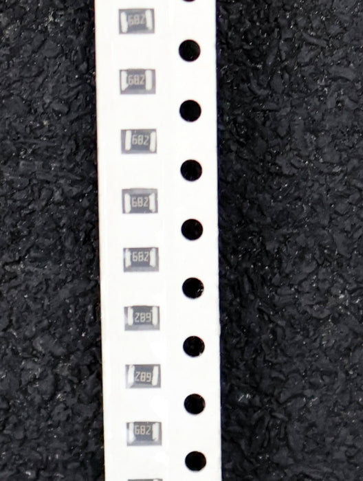 Bild des Artikels YAGEO-4500x-SMD-Widerstand-6,8kΩ-6800-Ohm-Model-RC-05-WRC04173