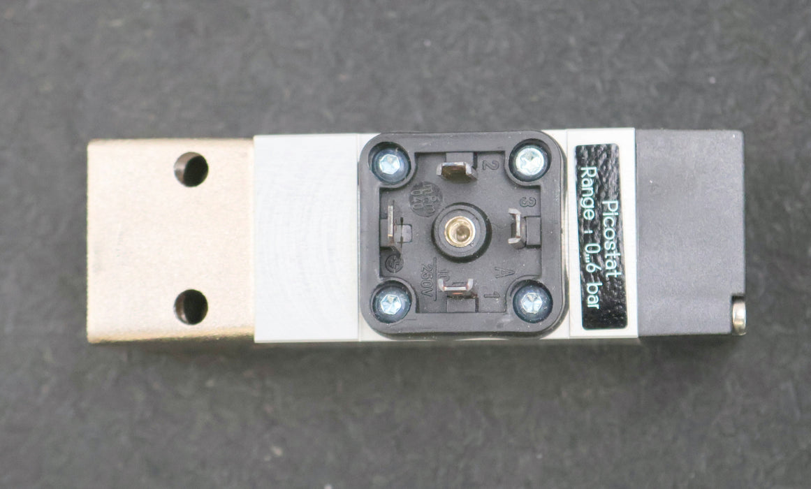 Bild des Artikels TRAFAG-Druckschalter-Typ-9B4.3377-0…6bar-0…0,6MPa-p-max:-12bar/1,2MPa