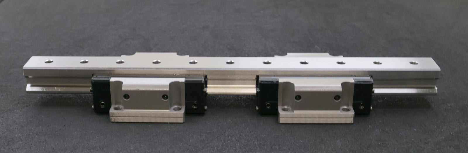Bild des Artikels IKO-Linearführung-mit-2-Schlitten-LRX35-V039120-MN07180863-Schienenlänge-450mm