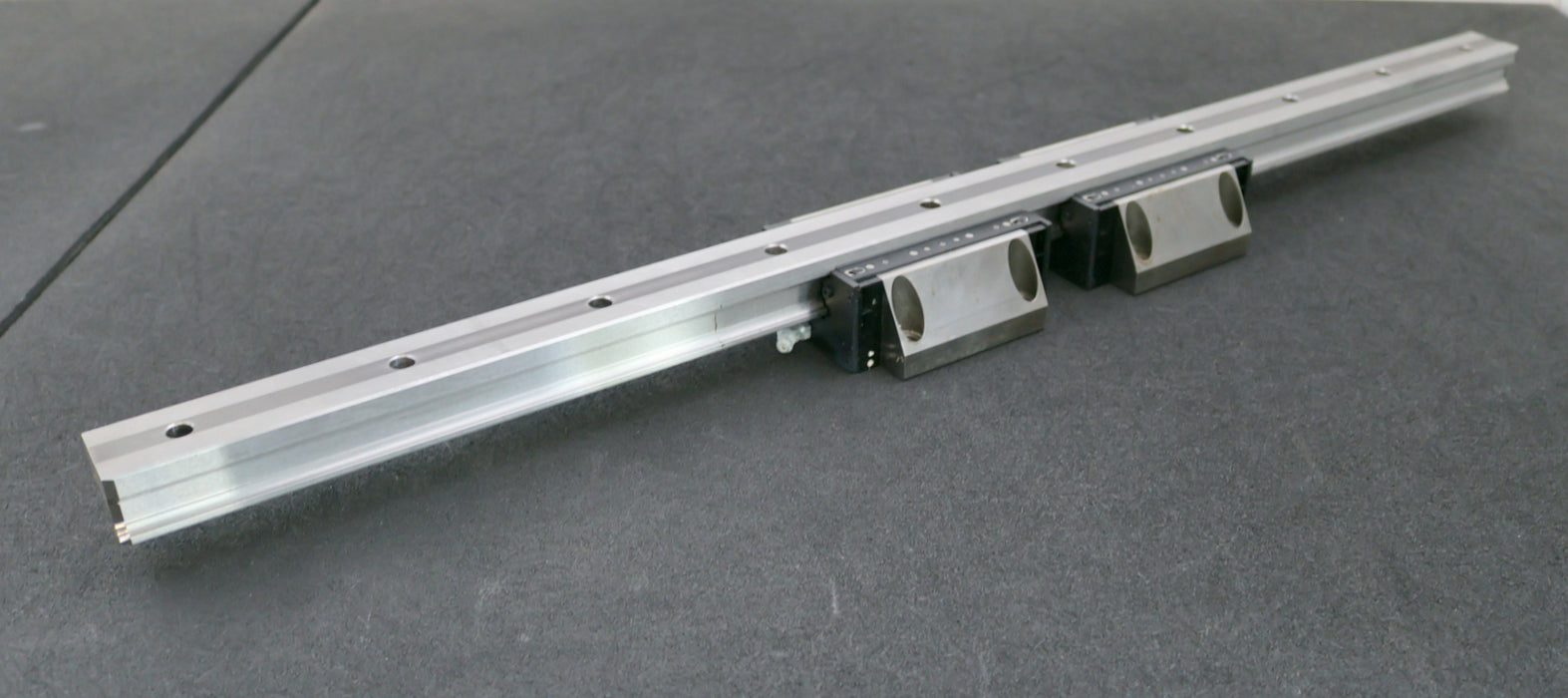 Bild des Artikels INA-Linearführung-mit-2-Schlitten-KWSE35-G3-V2-Schienenlänge-780mm-gebraucht