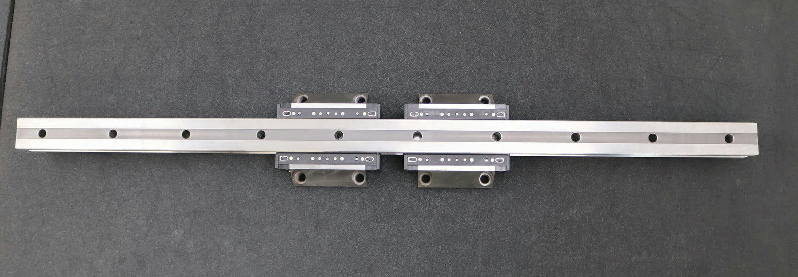Bild des Artikels INA-Linearführung-mit-2-Schlitten-KWSE35-G3-V2-Schienenlänge-780mm-gebraucht