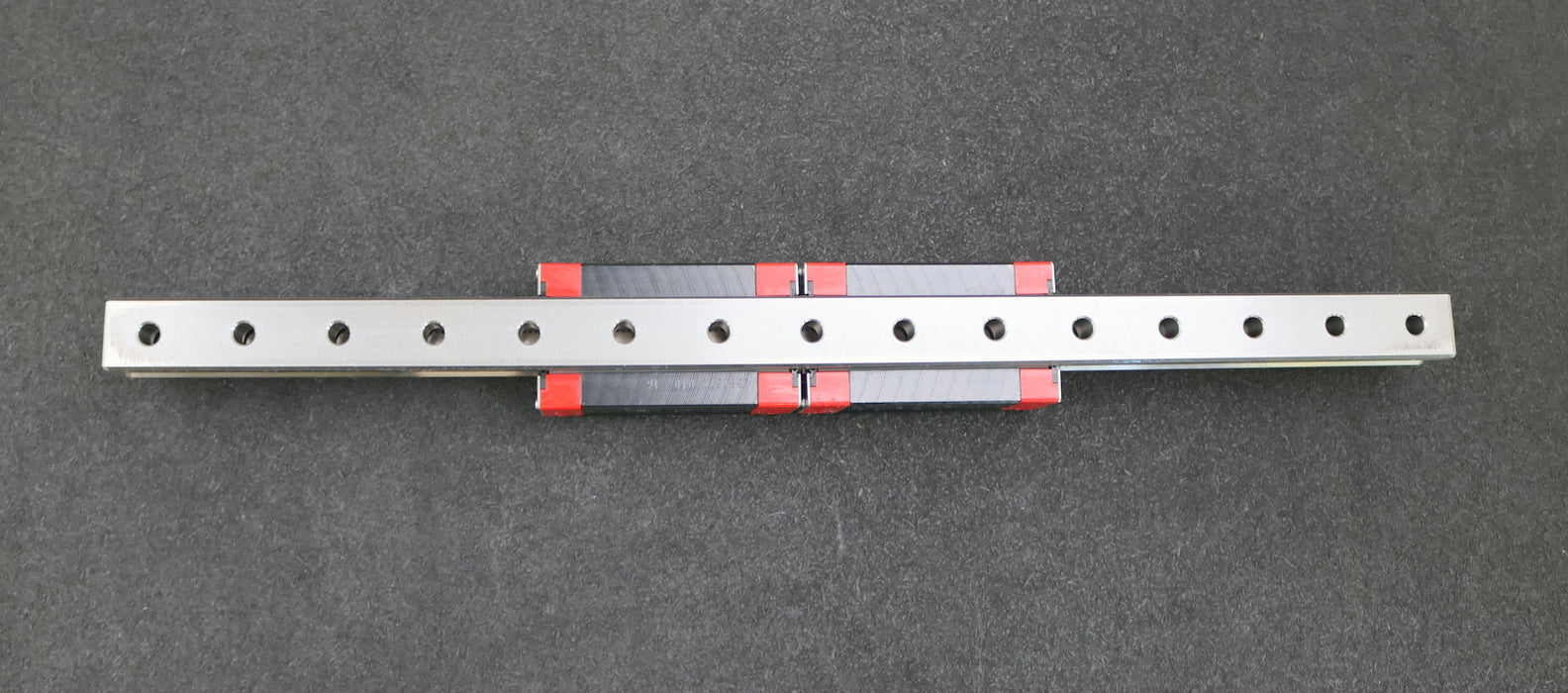 Bild des Artikels SCHNEEBERGER-Linearführung-mit-2-Schlitten-MR-25-C2-0450-C-15-15-G3-V3
