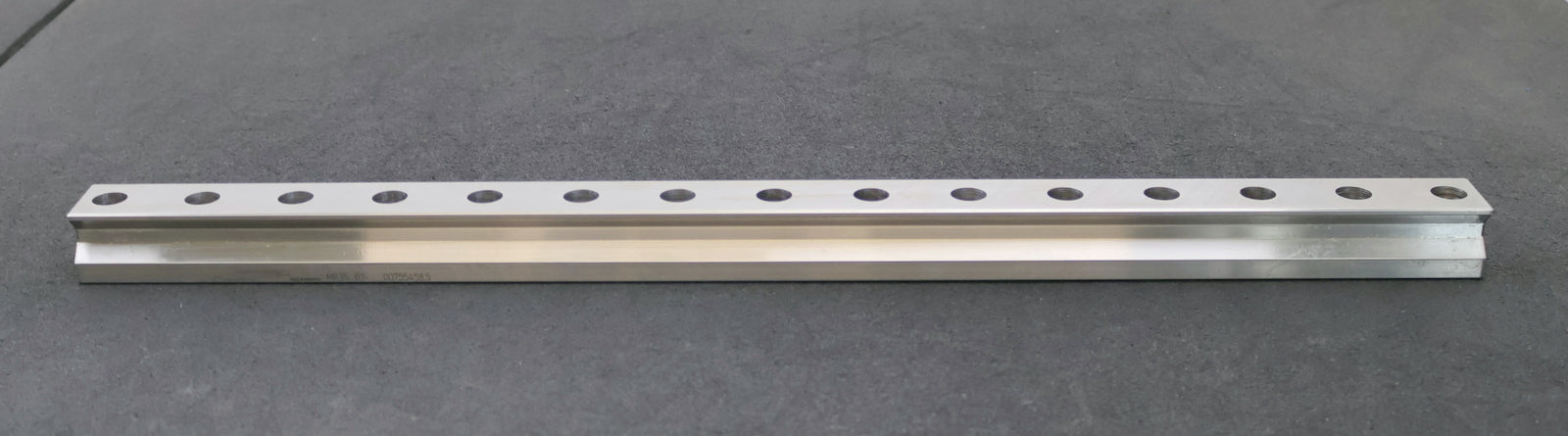 Bild des Artikels SCHNEEBERGER-Führungsschiene-MR-S-35-N-G1-KC-R1-0588-14-14-CN-Schienen:-588mm