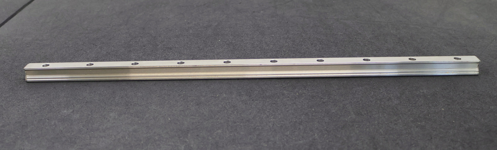 Bild des Artikels Führungsschiene-1605-803-31-Länge-596mm-Baugröße-20mm-gebraucht