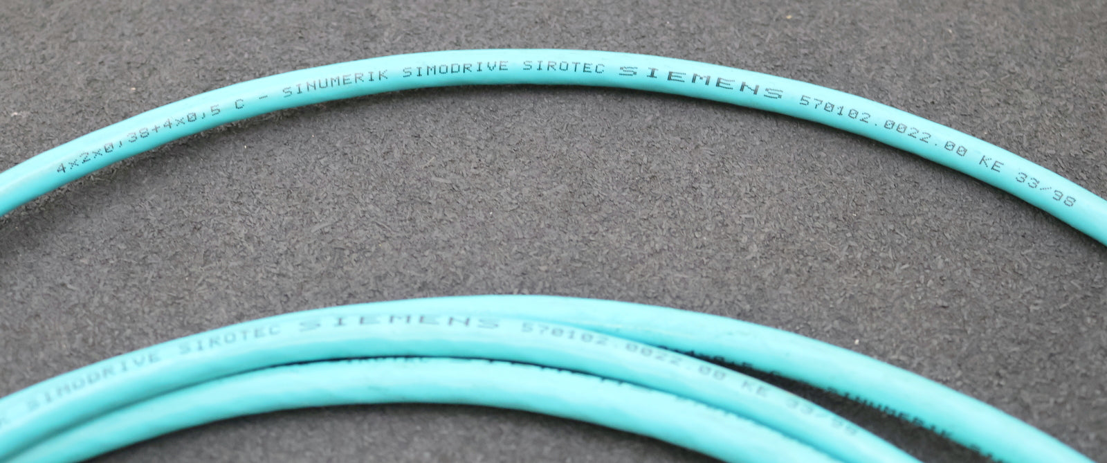 Bild des Artikels SIEMENS-4m-Signalleitung-6FX2002-2CB41-1AE0-Stecker-1x-17-pol.-+-1x-15-pol.