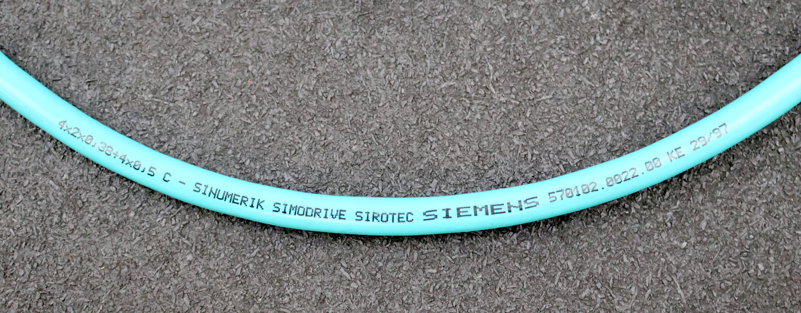 Bild des Artikels SIEMENS-8m-Signalleitung-6FX2002-2CB41-1AJ0-1x-17-pol.-+-1x-15-poliger-Stecker