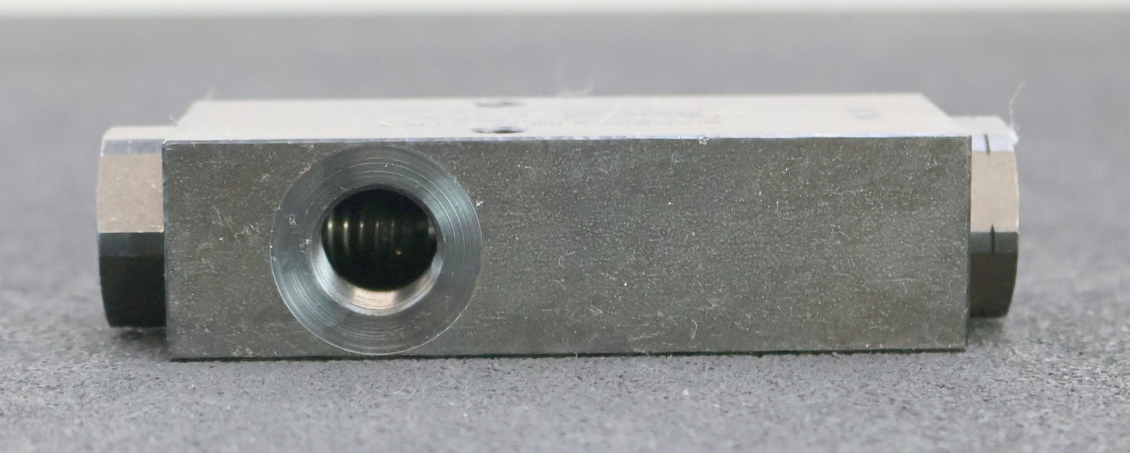 Bild des Artikels PARKER-vorgesteuerte-Rückschlagklappe-9ICP600S19M-Anschlüße-3/8''-unbenutzt