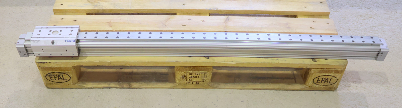 Bild des Artikels FESTO-Linearantrieb-DGPL-40-1100-PPV-A-KF-B-Mat.Nr.-161794-KolbenØ-40mm