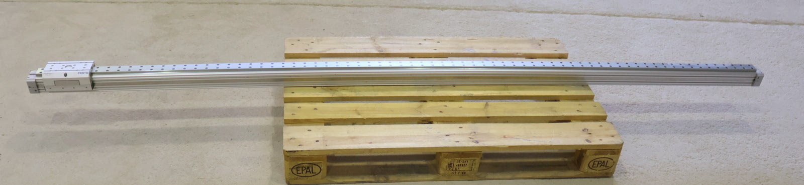 Bild des Artikels FESTO-Linearantrieb-DGPL-40-2600-PPV-A-KF-B-Mat.Nr.-161794-KolbenØ-40mm